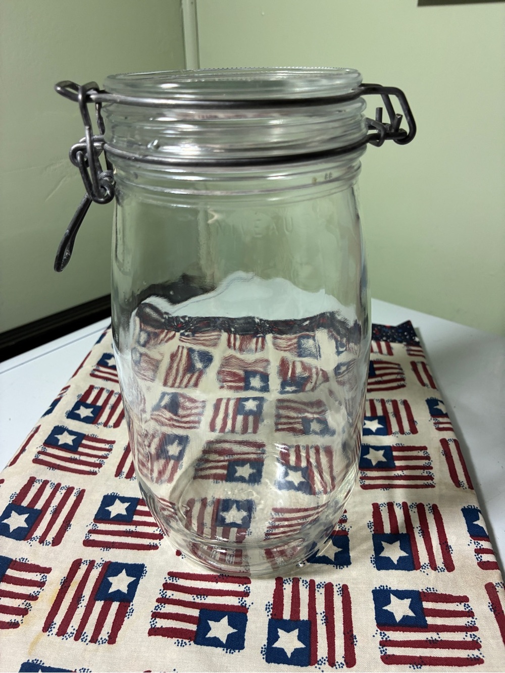 ARC France 2 Liter (A) Hinged Glass Canister/Jar W/ Sealed Lid 1.5
